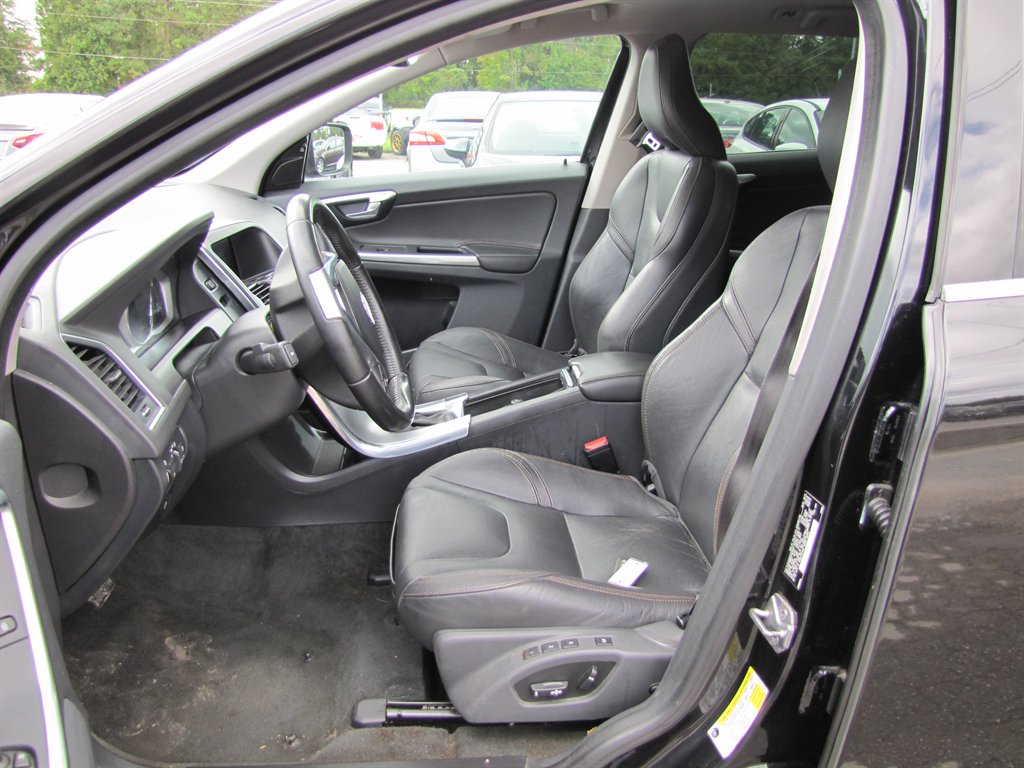 2017 Volvo XC60 - $8,995