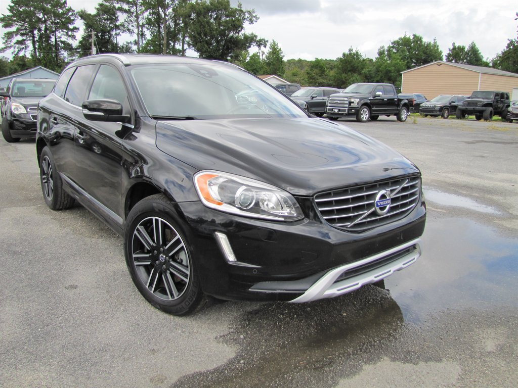 2017 Volvo XC60 - $8,995