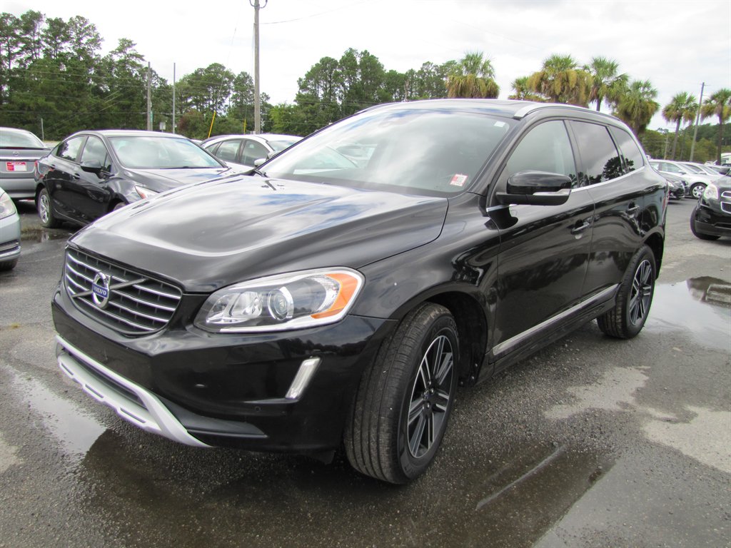 2017 Volvo XC60 - $8,995