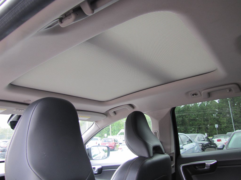 2017 Volvo XC60 - $8,995