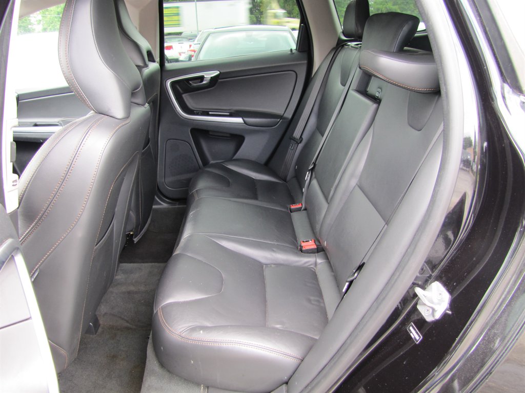 2017 Volvo XC60 - $8,995