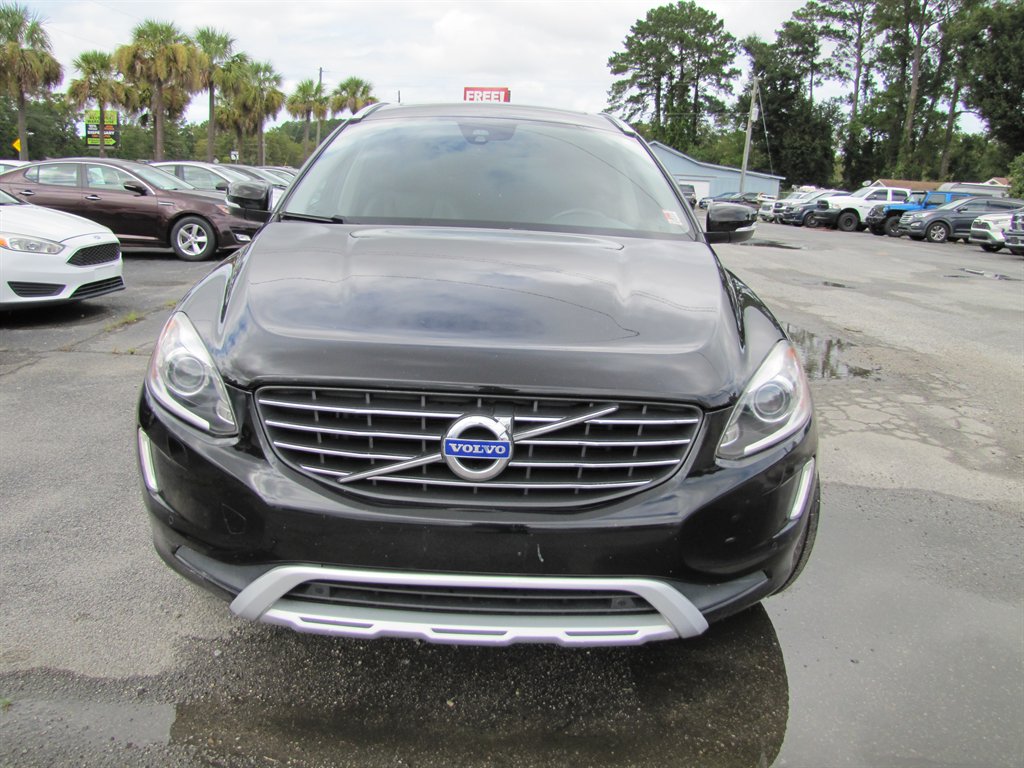 2017 Volvo XC60 - $8,995