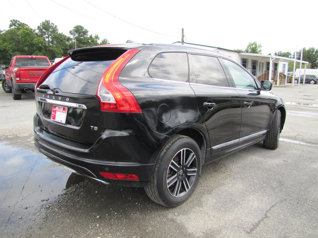 2017 Volvo XC60 - $8,995