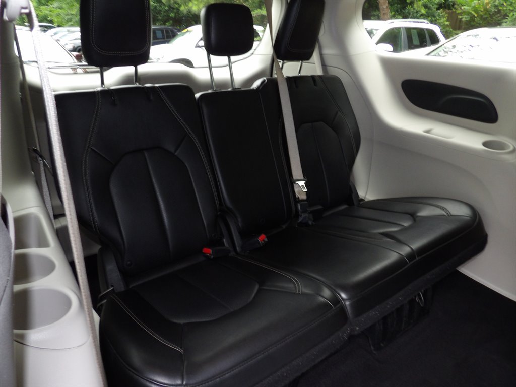 2020 Chrysler Voyager