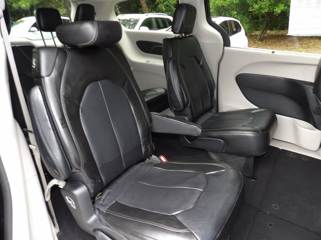 2020 Chrysler Voyager