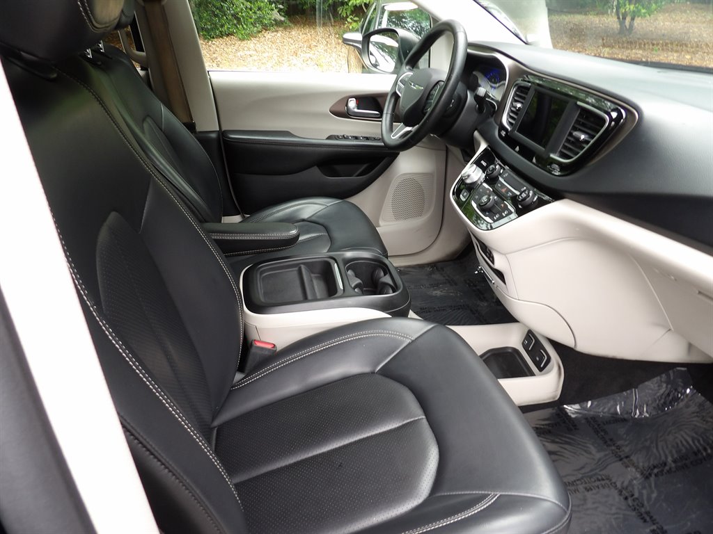 2020 Chrysler Voyager