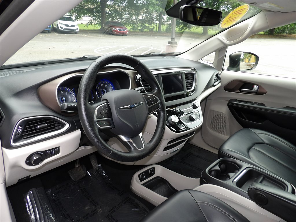 2020 Chrysler Voyager