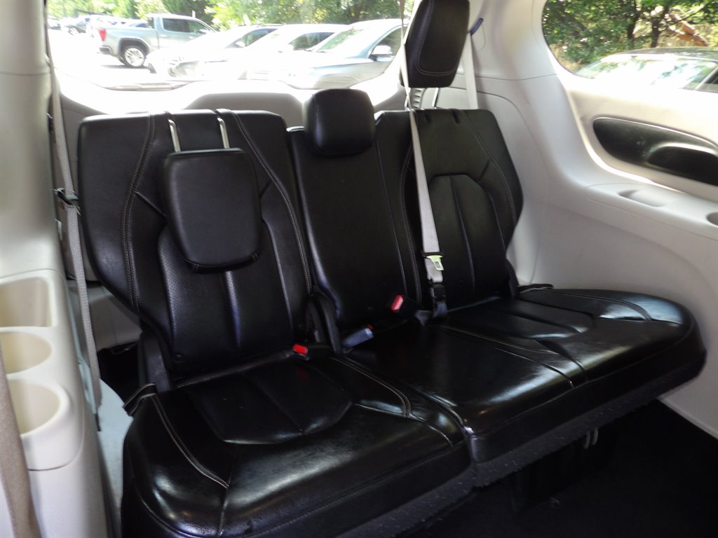 2020 Chrysler Voyager