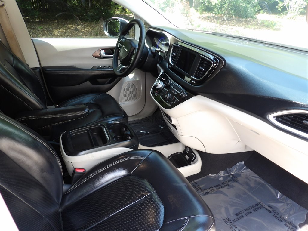 2020 Chrysler Voyager