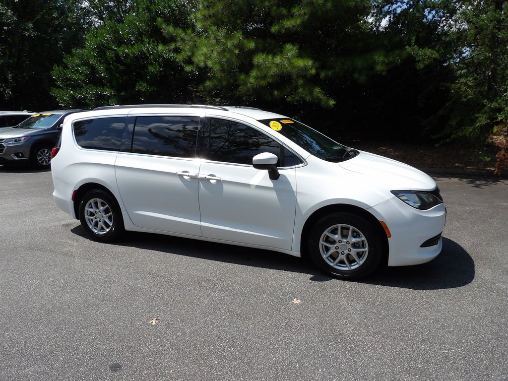 2020 Chrysler Voyager