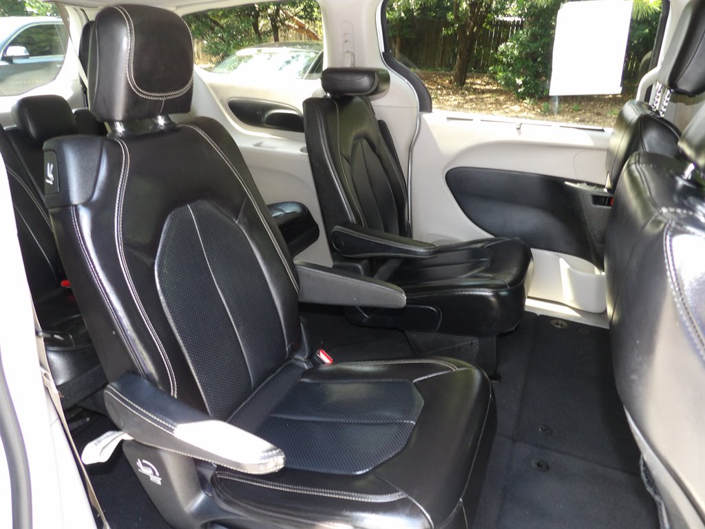2020 Chrysler Voyager