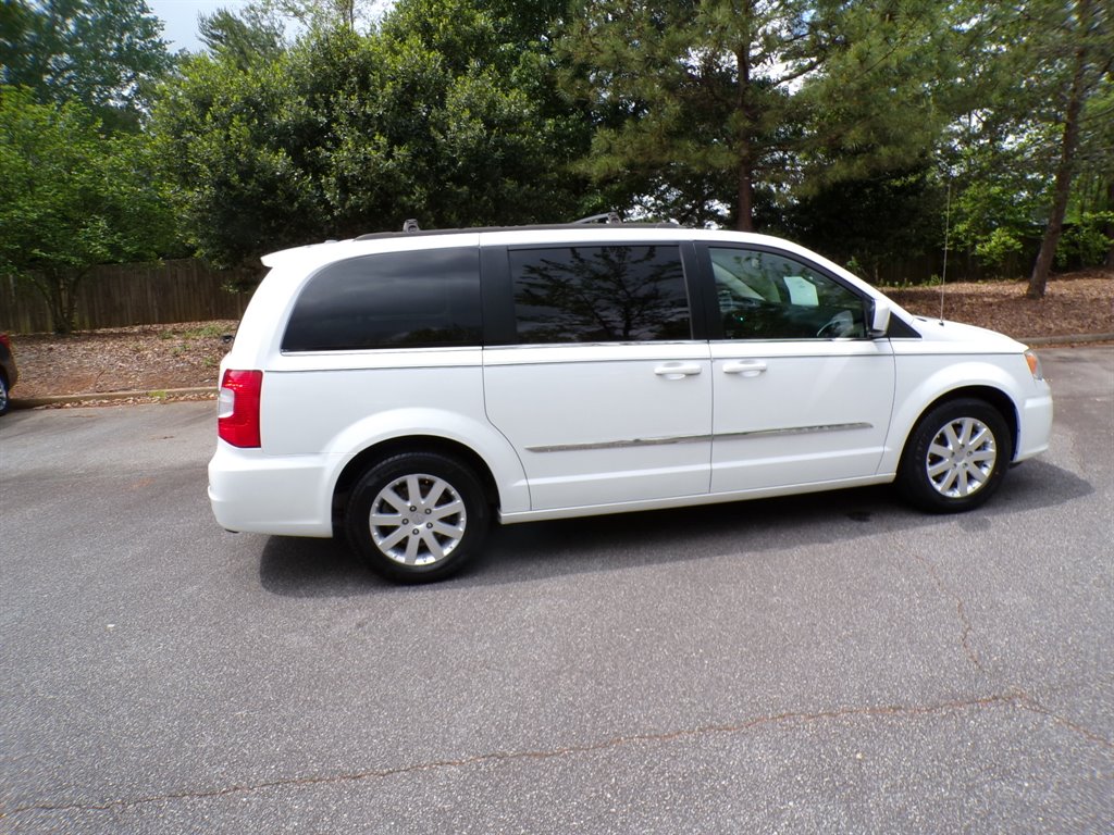 2015 Chrysler Town & Country Touring photo
